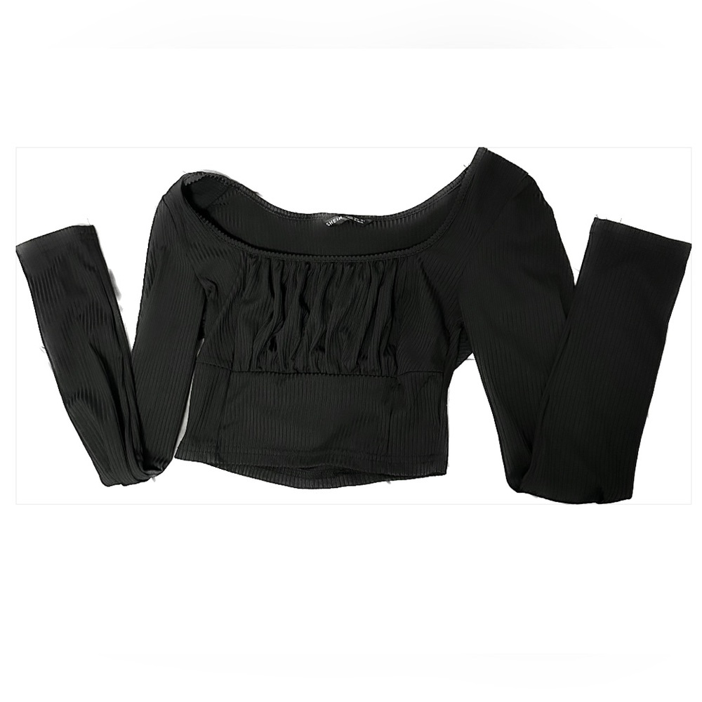 black cropped longsleeve